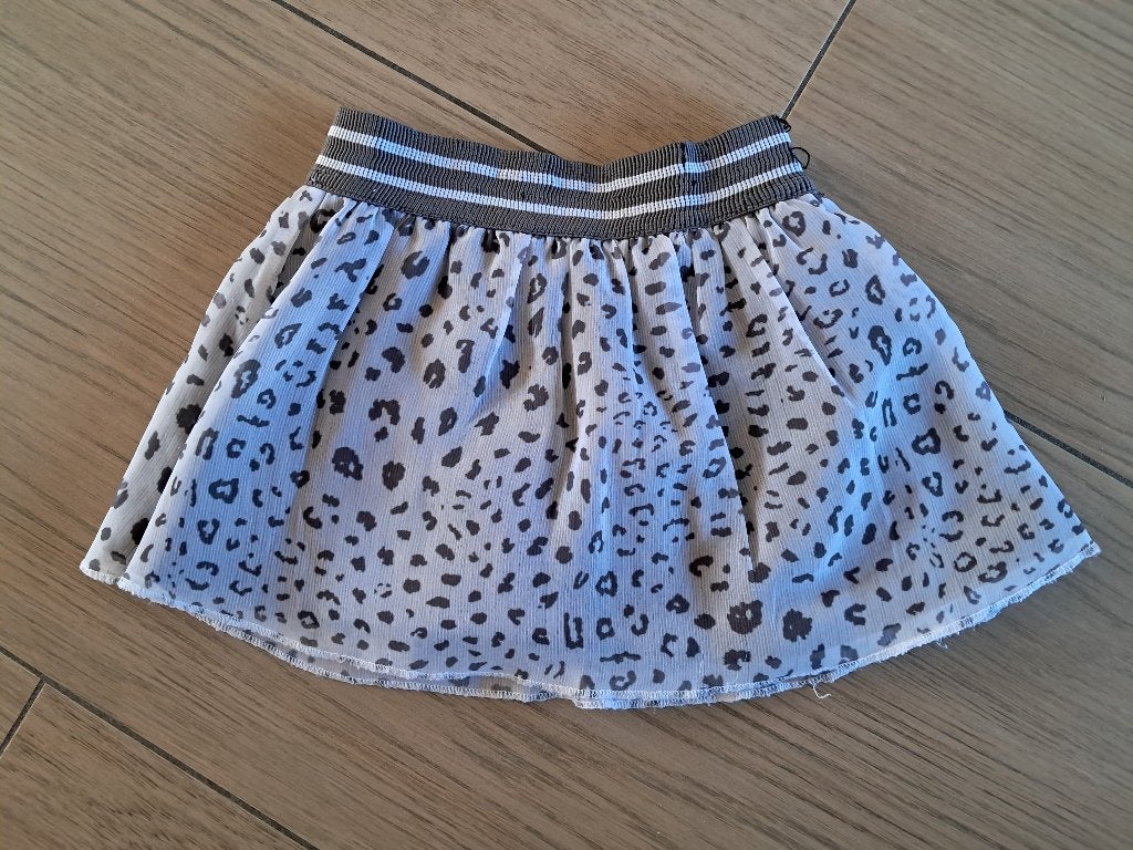K327 Grijs wit rokje Dirkje maat 86, Kinderen en Baby's, Babykleding | Maat 86, Gebruikt, Meisje, Jurkje of Rokje, Dirkje