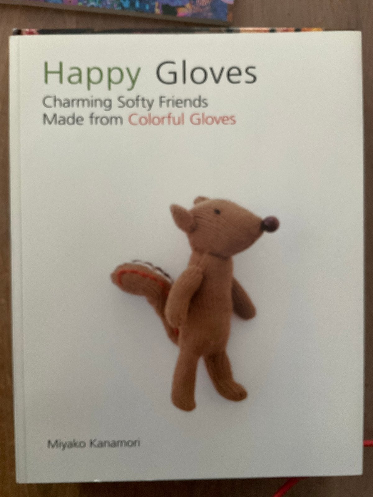 Happy Gloves: Charmante knuffelvriendjes van handschoenen, Ophalen of Verzenden, Zo goed als nieuw, Scrapbooking en Knutselen