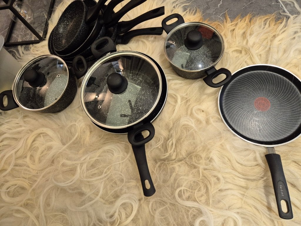 Pannenset met glazen deksels + Tefal koekenpan, Huis en Inrichting, Ophalen of Verzenden, Gebruikt, Rvs, Pannenset
