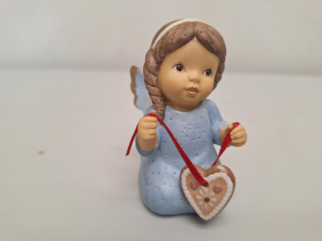 Goebel beeldje engel met hartje - Limpke, Verzamelen, Ophalen of Verzenden, Zo goed als nieuw, Mens