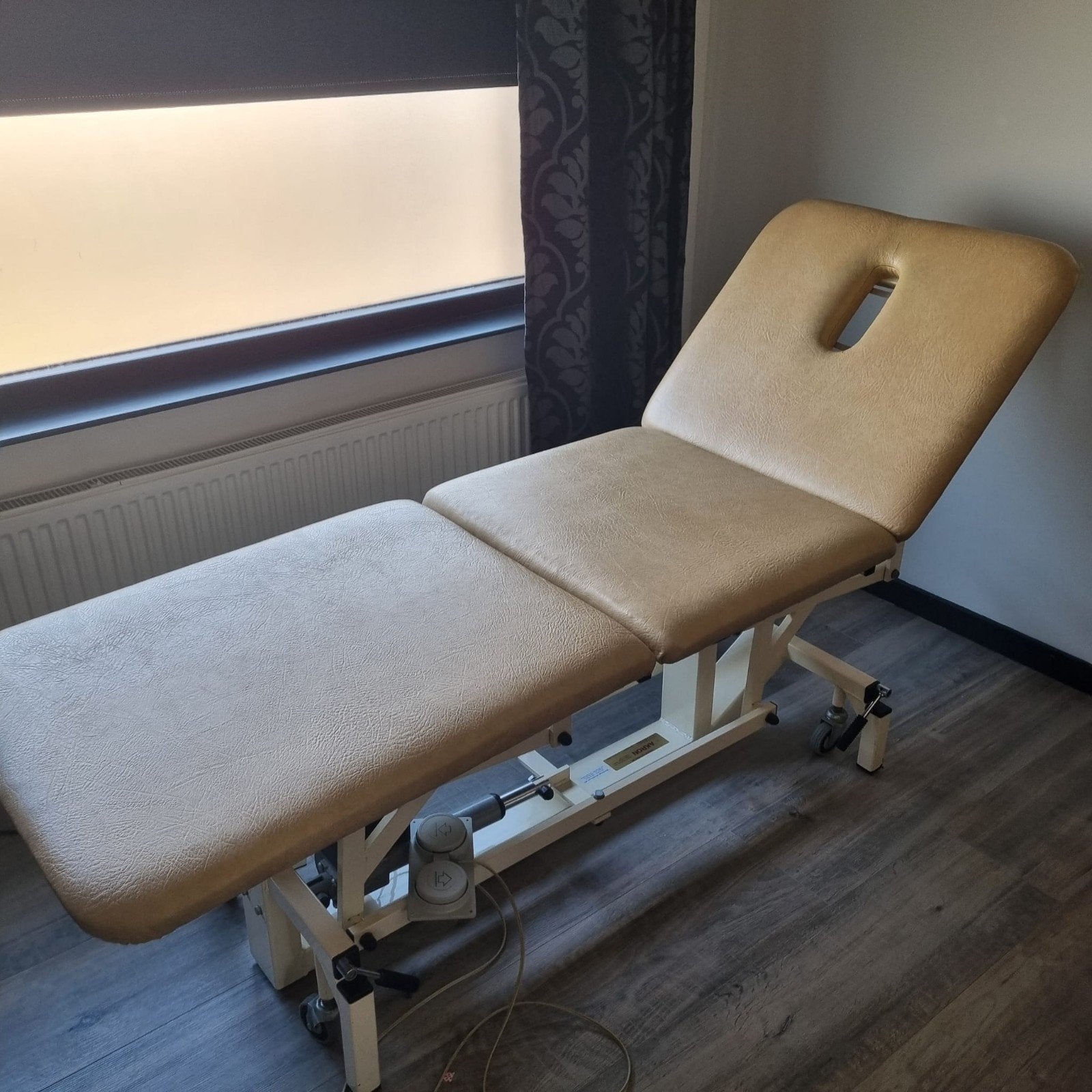 massagetafel elektrisch, massagestoel en opklapbare tafel, Ophalen, Gebruikt, Massagetafel