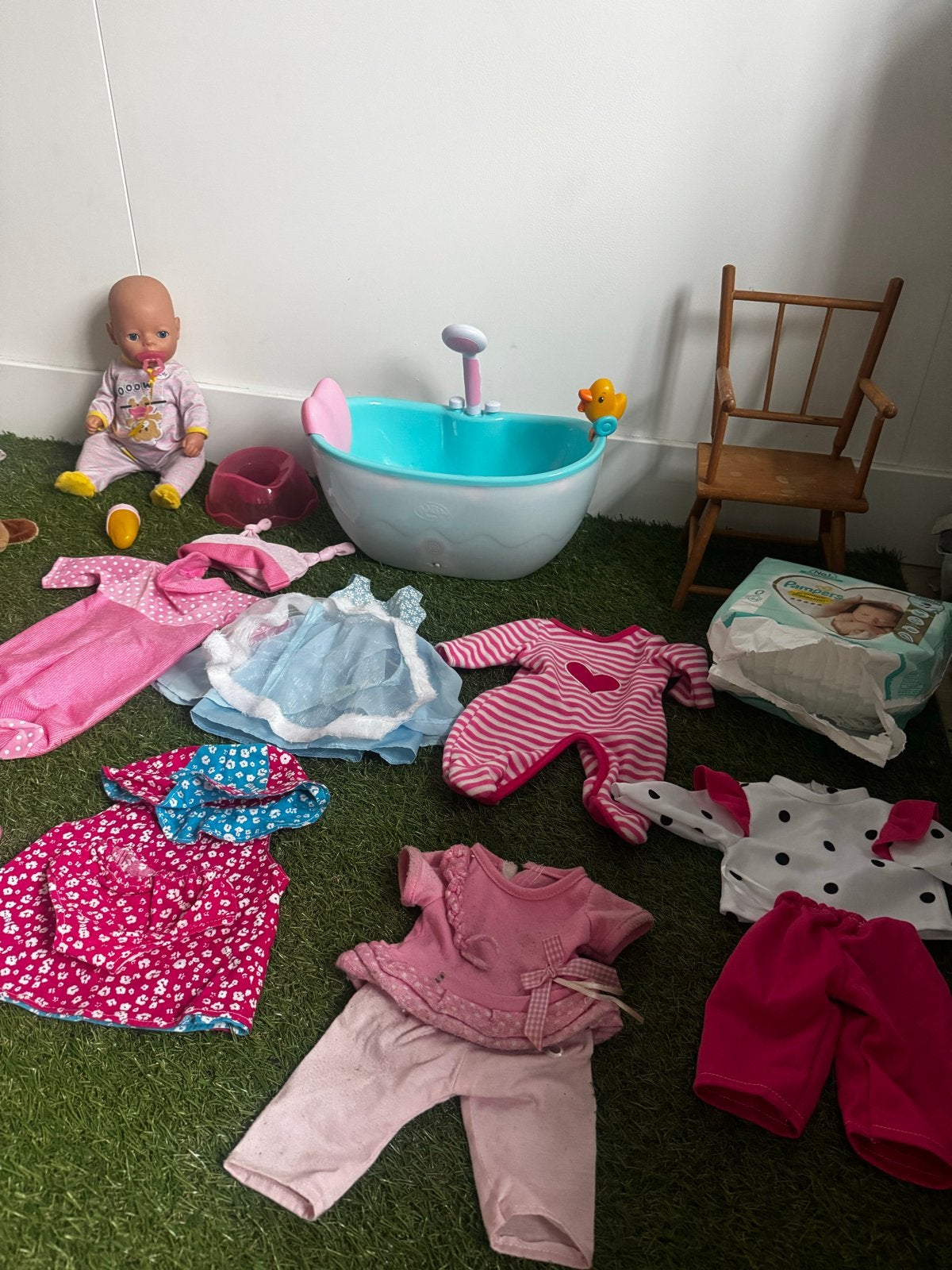Grote Baby Born set: 2 poppen, badje, scooter & kleding, Kinderen en Baby's, Ophalen, Gebruikt, Babypop