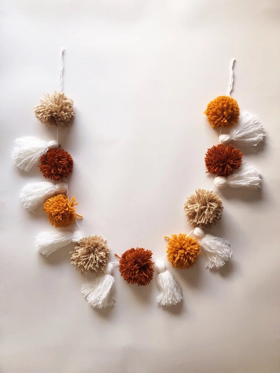 POM POM SLINGER MET TASSELS | 180 CM (NIEUW), -, -, Ophalen of Verzenden, Zo goed als nieuw