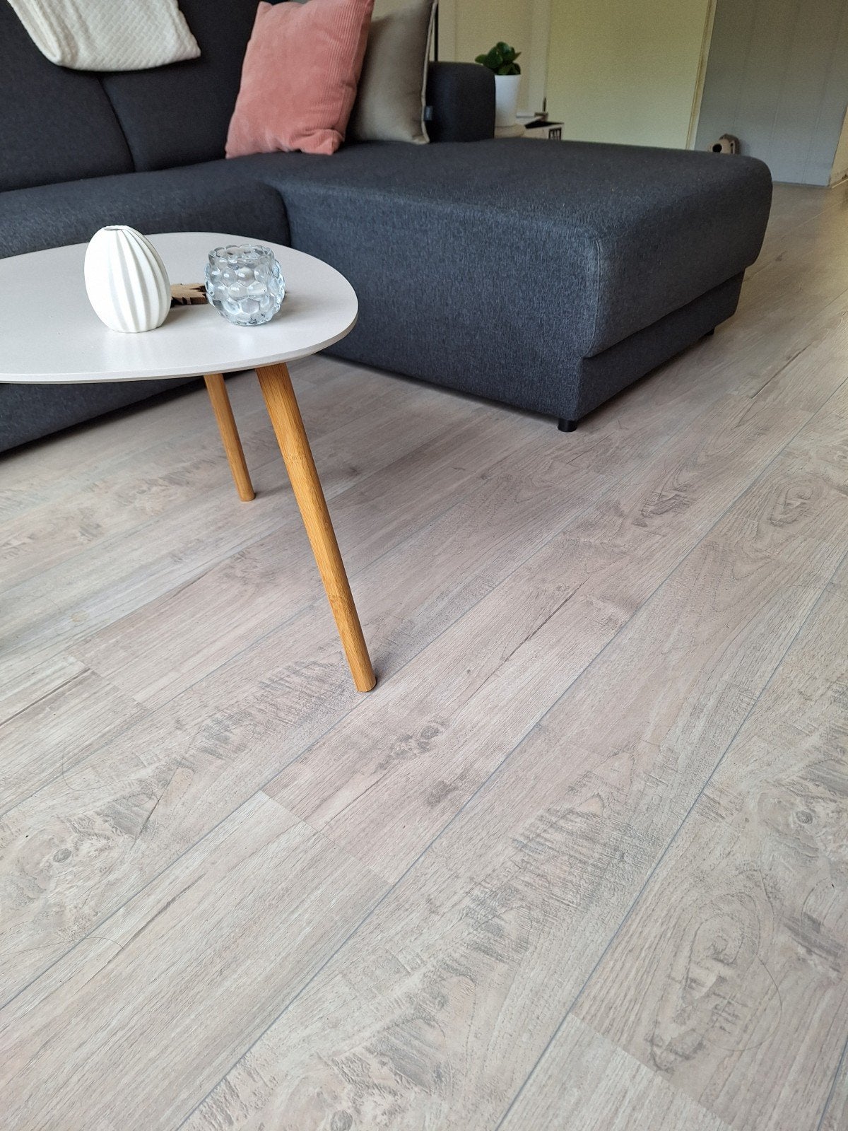 30 m2 Lundia laminaat grijs, gratis af te halen vanaf 3/1/27, Ophalen, Zo goed als nieuw, 25 tot 50 m², Grijs