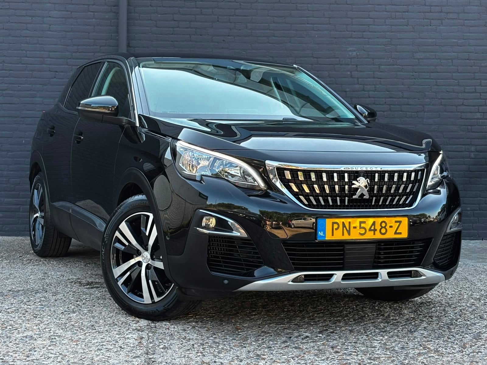 Peugeot 3008 1.2 PureTech Allure CARPLAY|NWE DISTRIBUTIERIEM, Gebruikt, 1199 cc, Leder en Stof, Zwart