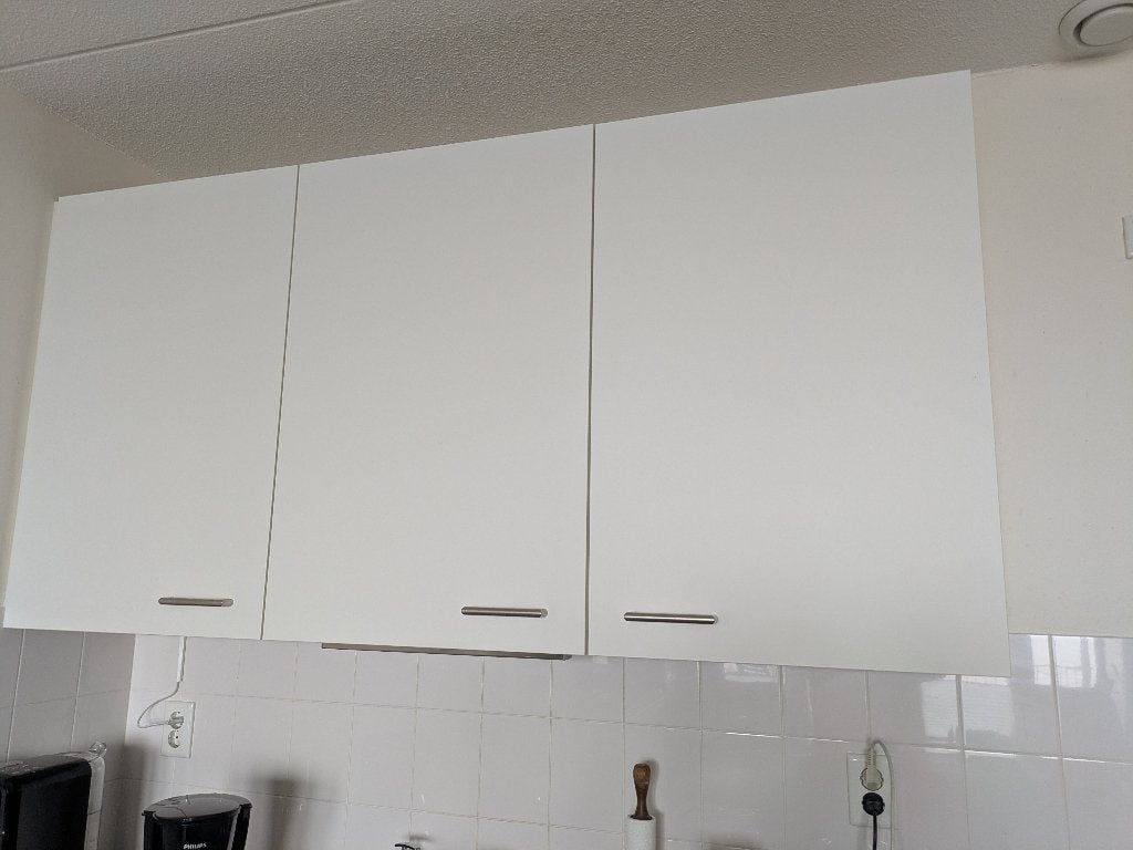 Complete witte keuken met apparatuur