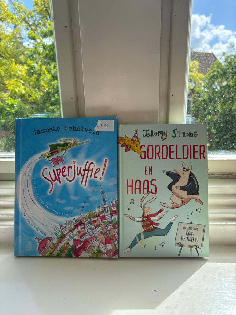 Kinderboeken: Superjuffie! & Gordeldier en Haas, Ophalen of Verzenden, Zo goed als nieuw
