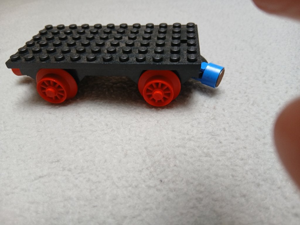 Lego 4x korte treinwagon onderstellen met magneten., Gebruikt, Lego, Ophalen of Verzenden, Compleet