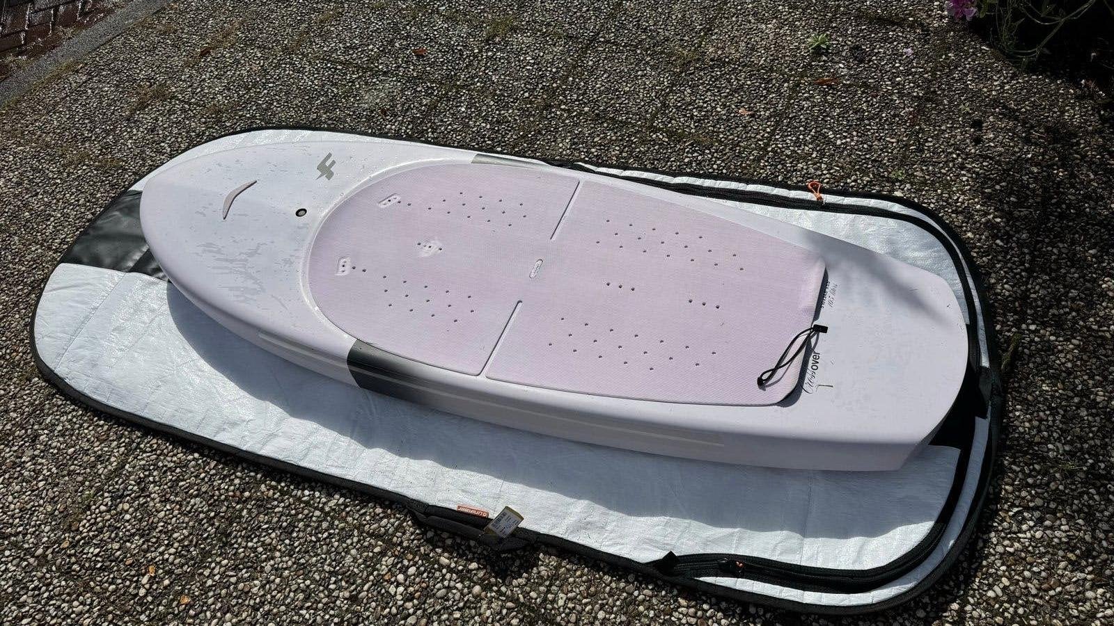 Foto 3 van F-One Rocket Wing Crossover 2026  5'10 105L ZGAN