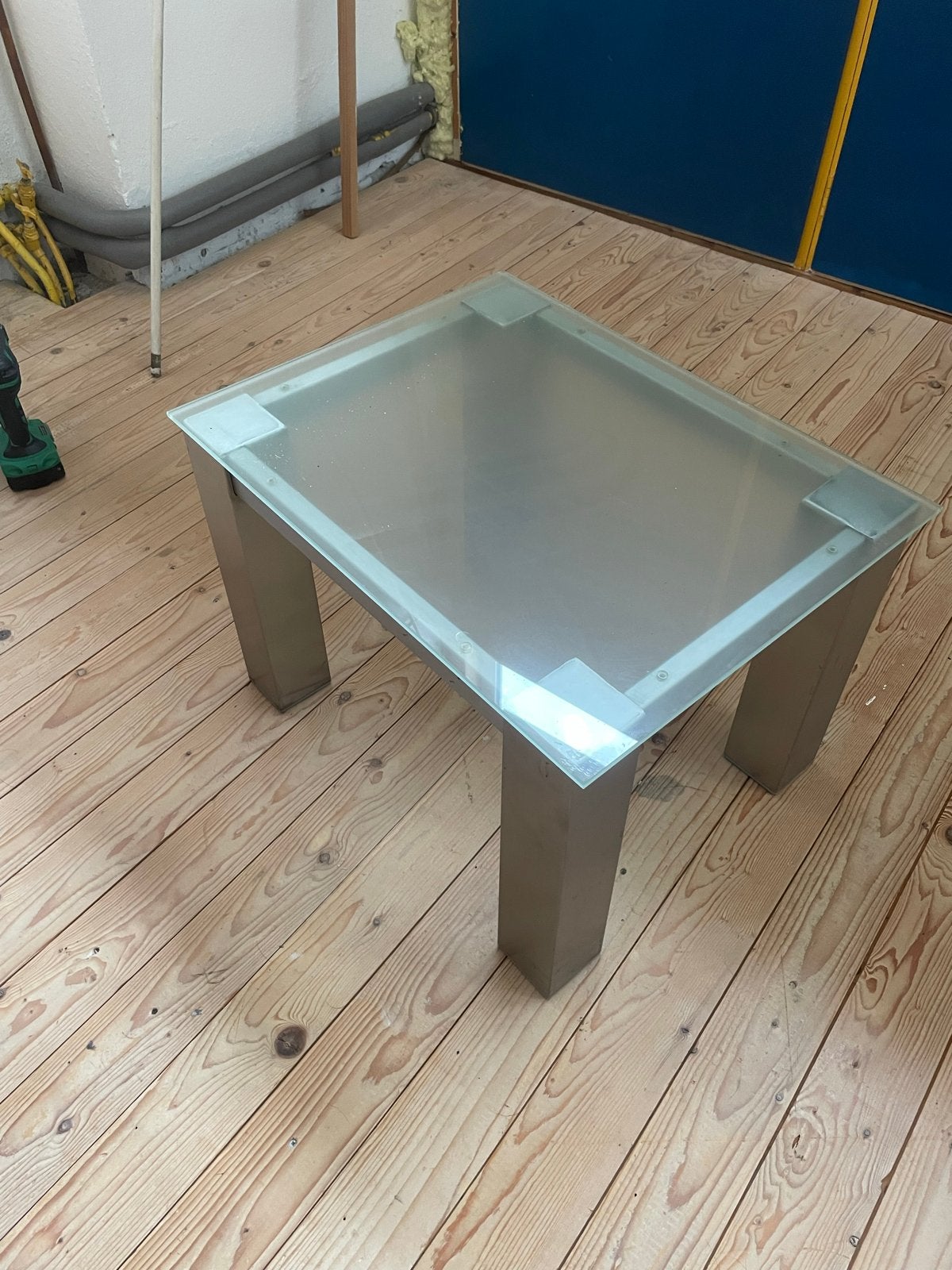 Glazen salontafel met RVS onderstel, Ophalen, Gebruikt, 100 tot 150 cm, Vierkant