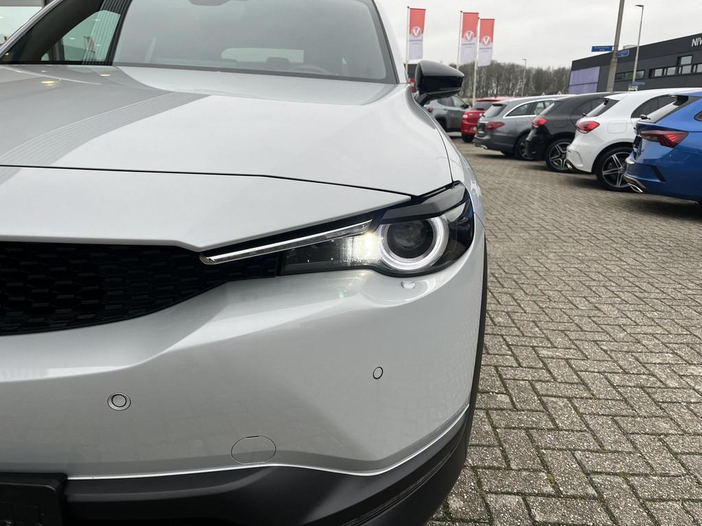 Mazda MX-30 e-SkyActiv R-EV 170 Makoto | Schuifdak | Rondomz, Auto's, Mazda, Gebruikt, Euro 6, Leder en Stof, Wit
