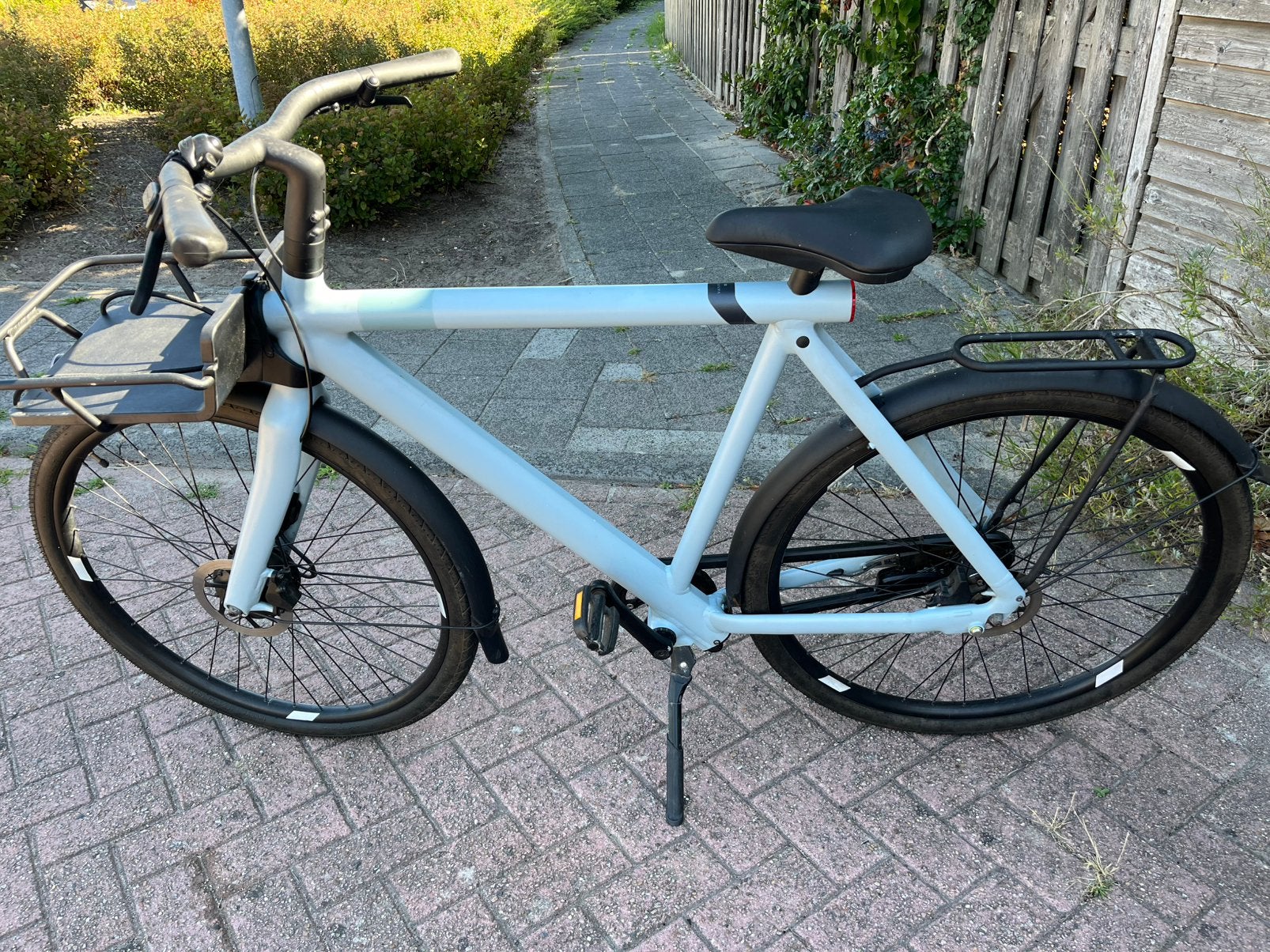 Vanmoof s3 lichtblauw met voorrekje i.z.g.st, Versnellingen, Zo goed als nieuw, 57 tot 61 cm, Schijfrem
