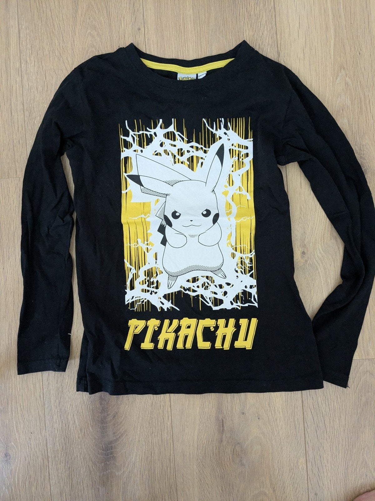 Zwart Pikachu shirt lange mouwen maat 134/140, Ophalen, Gebruikt, Jongen of Meisje, Shirt of Longsleeve