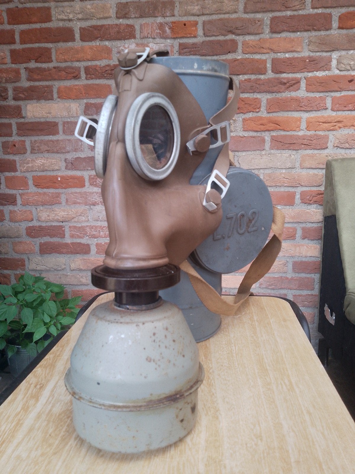 Vintage Gasmasker L.702 met Bus - Militaria Collectie, Ophalen of Verzenden, Landmacht, Overige gebieden, Overige typen