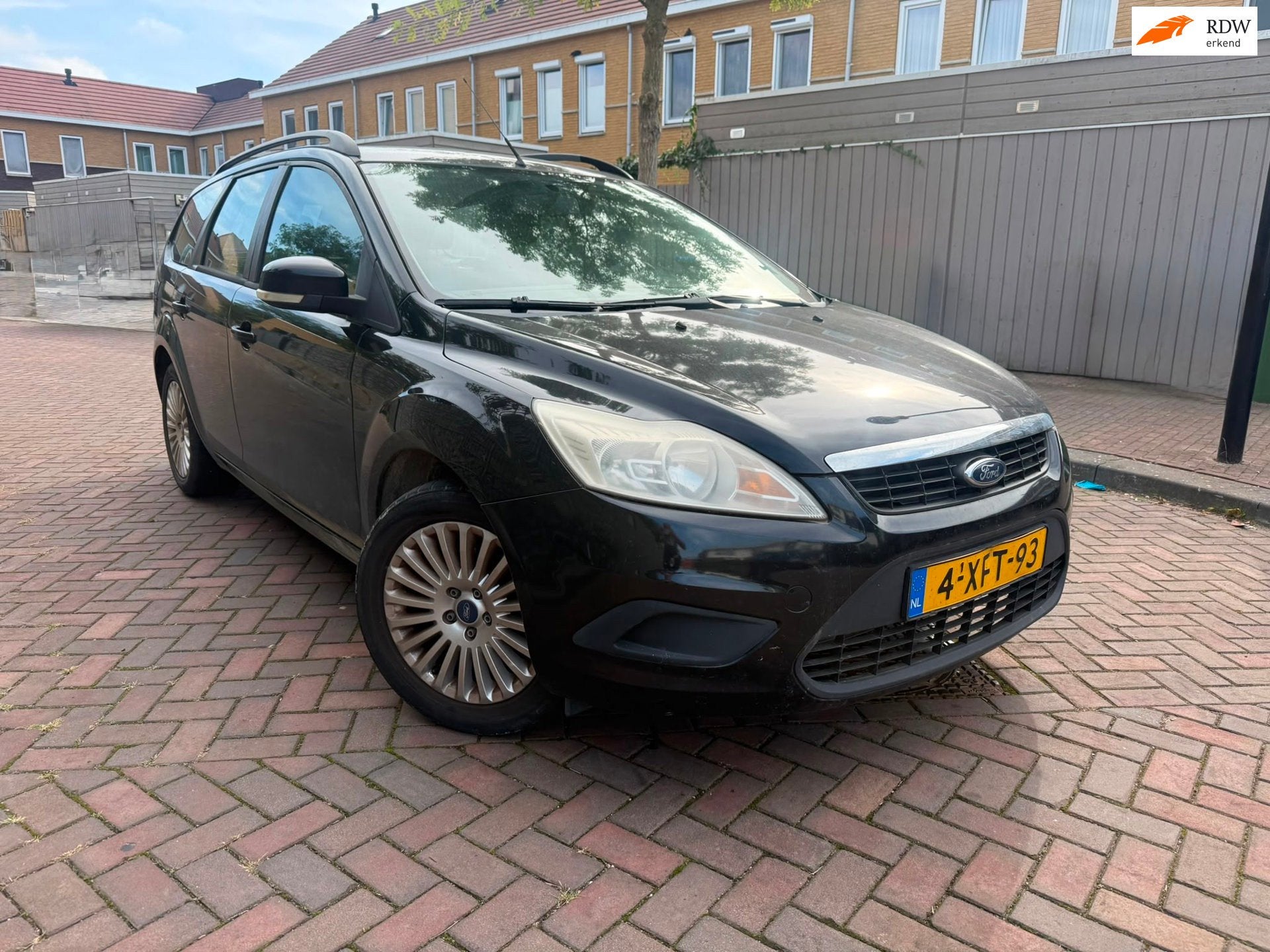 Ford Focus Wagon 1.6 Trend *inruilkoopje*, Auto's, Gebruikt, Zwart, 4 cilinders, 635 kg