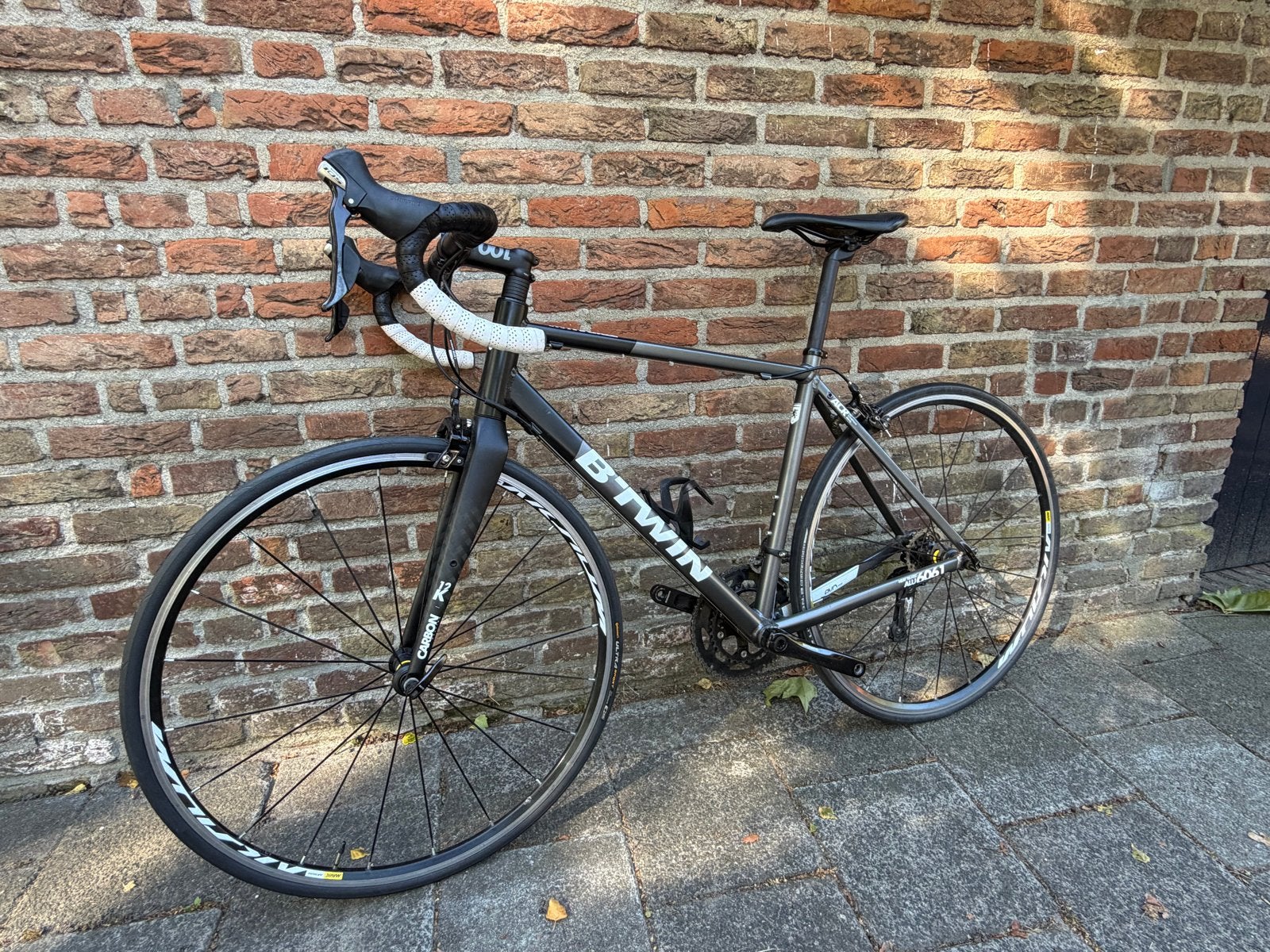 B'Twin Triban 540 racefiets - Shimano 105 - Maat M, 28 inch, Gebruikt, Velgrem, Aluminium