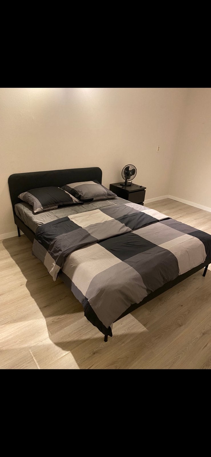 Bed en kledingkast en nachtkastje en pocket vering matras, Huis en Inrichting, Slaapkamer | Bedden, Ophalen, Zwart, Tweepersoons