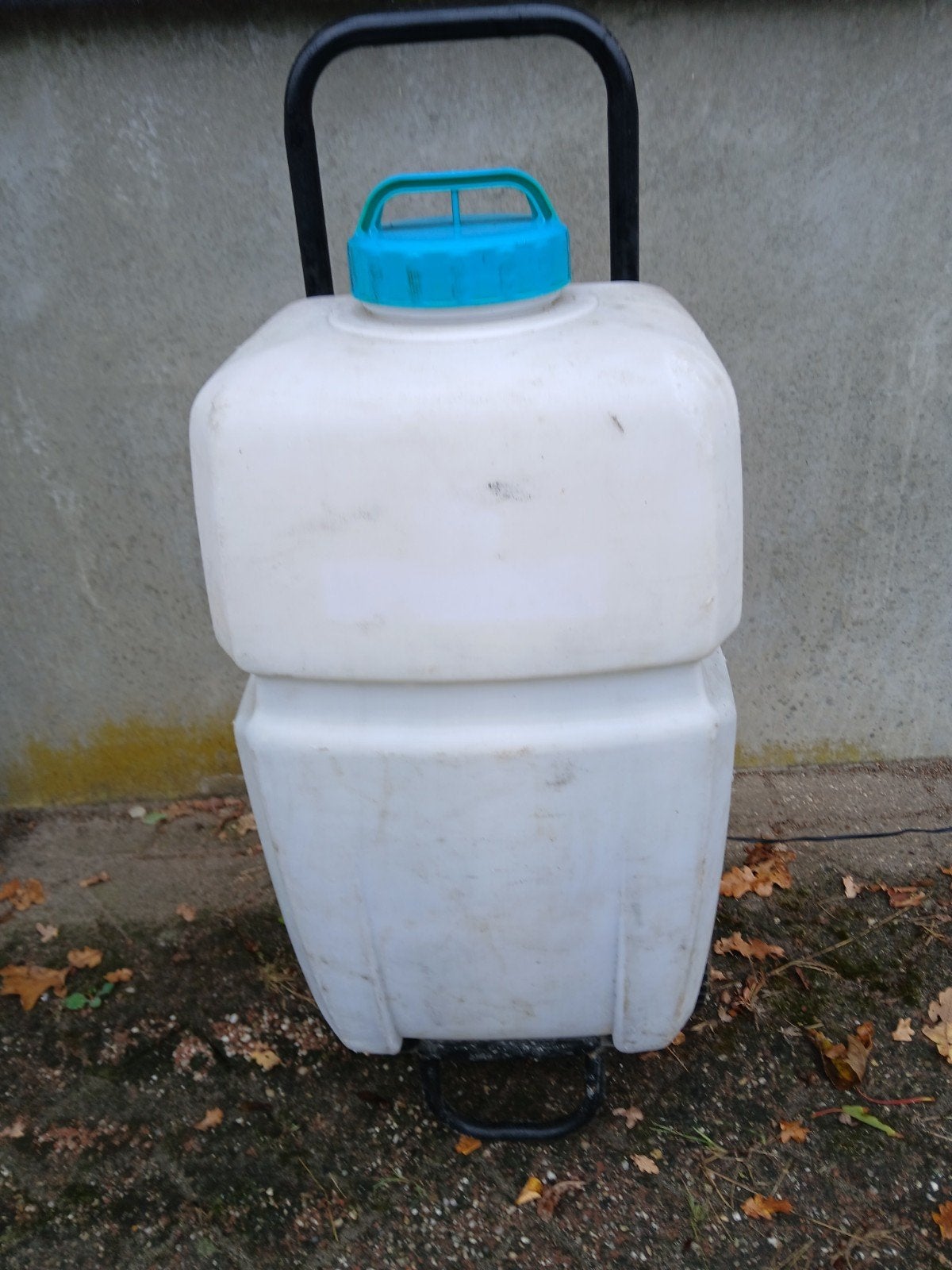 Mobiele watertank met pomp, accu en oplader, Ophalen, Gebruikt