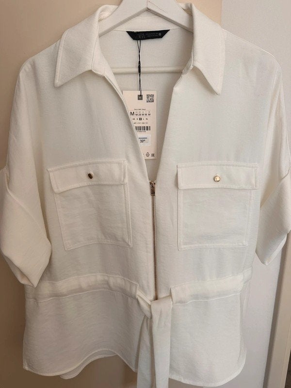 Nieuw luxe jasje/blouse van Zara, maat M, Kleding | Dames, Blouses en Tunieken, Maat 38/40 (M), Nieuw, Ophalen of Verzenden, Wit