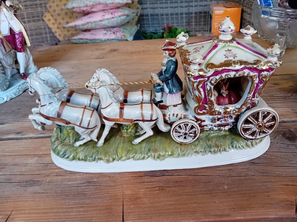 Porseleinen koets met 4 paarden, Ophalen