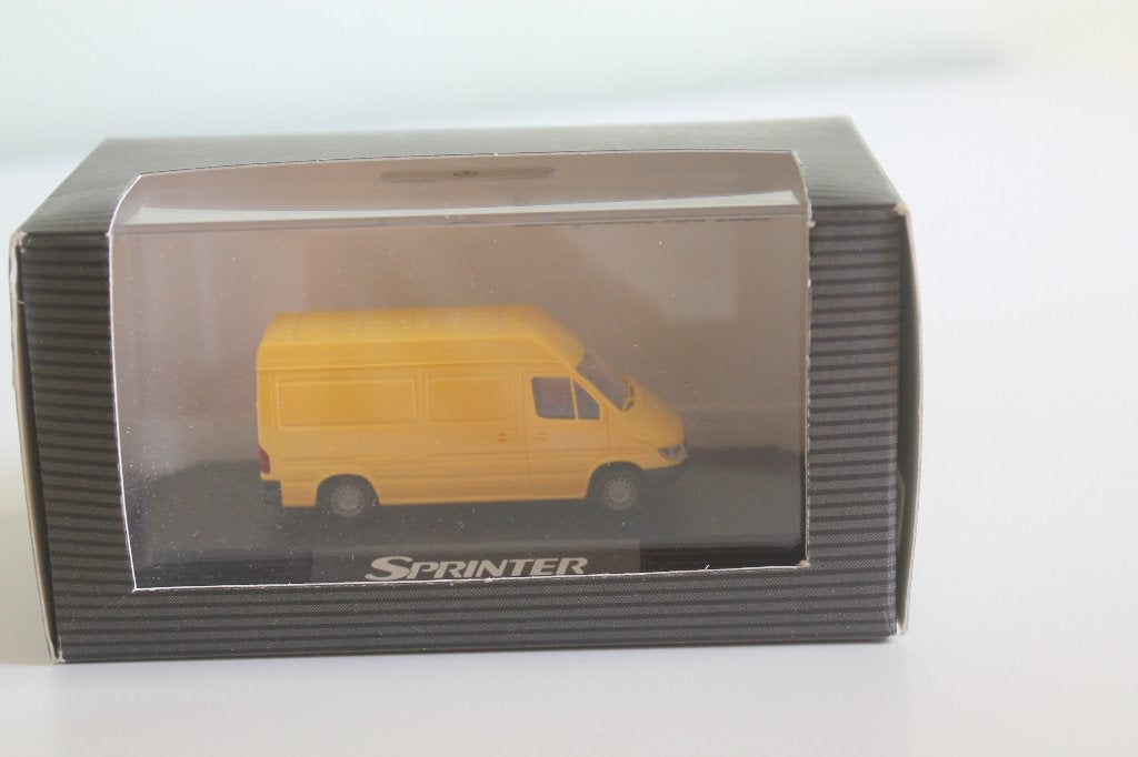 Wiking Mercedes Sprinter 2 met verhoogd dak (autorai 2000), Hobby en Vrije tijd, Ophalen of Verzenden, Zo goed als nieuw, Bus of Vrachtwagen