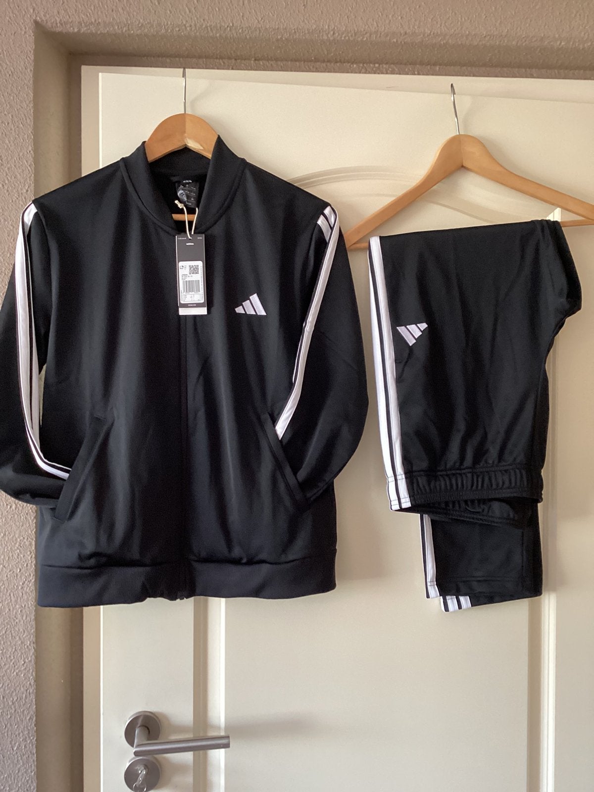 Splinternieuw trainingspak maat M te koop., Ophalen of Verzenden, Zo goed als nieuw, Algemeen