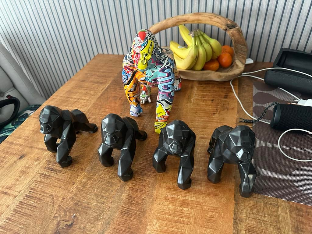 Set van 5 Gorilla Beelden: Kleurrijk en Zwart Abstract, Antiek en Kunst, Kunststof, Ophalen of Verzenden, 20 - 50 cm, Beeld