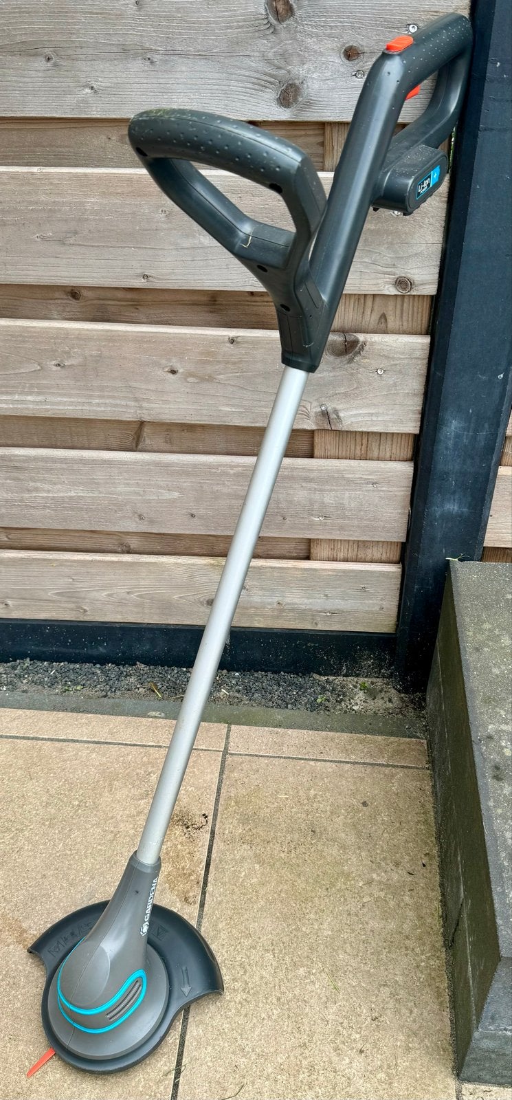 Gardena SmallCut Li-23R Accu Grastrimmer met extra messen, Ophalen, Zo goed als nieuw, Minder dan 10 cm, Accu