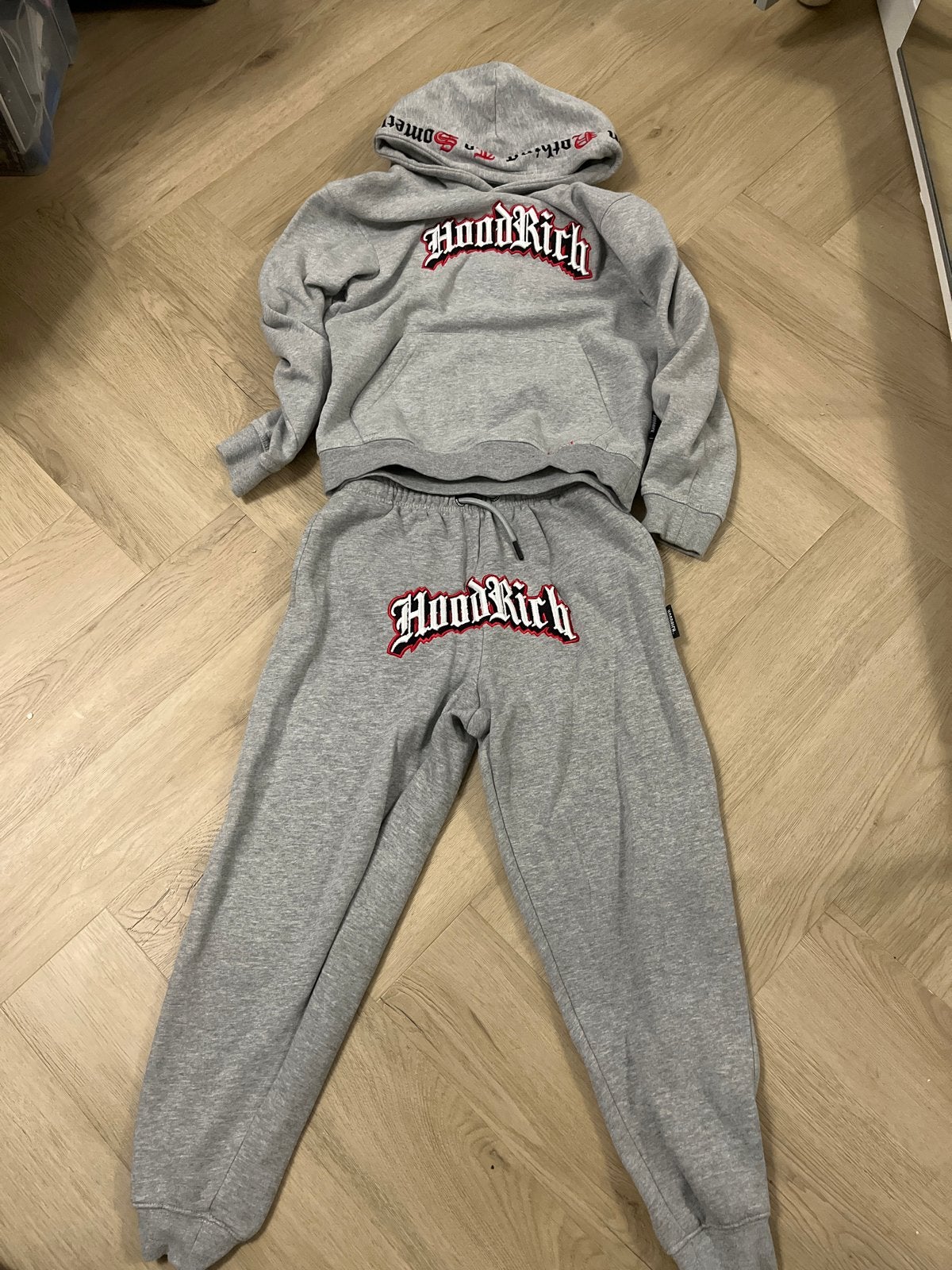 Hoodrich trainingspak grijs - Zo goed als nieuw, Kleding | Heren, Ophalen of Verzenden, Zo goed als nieuw, Overige maten, Grijs