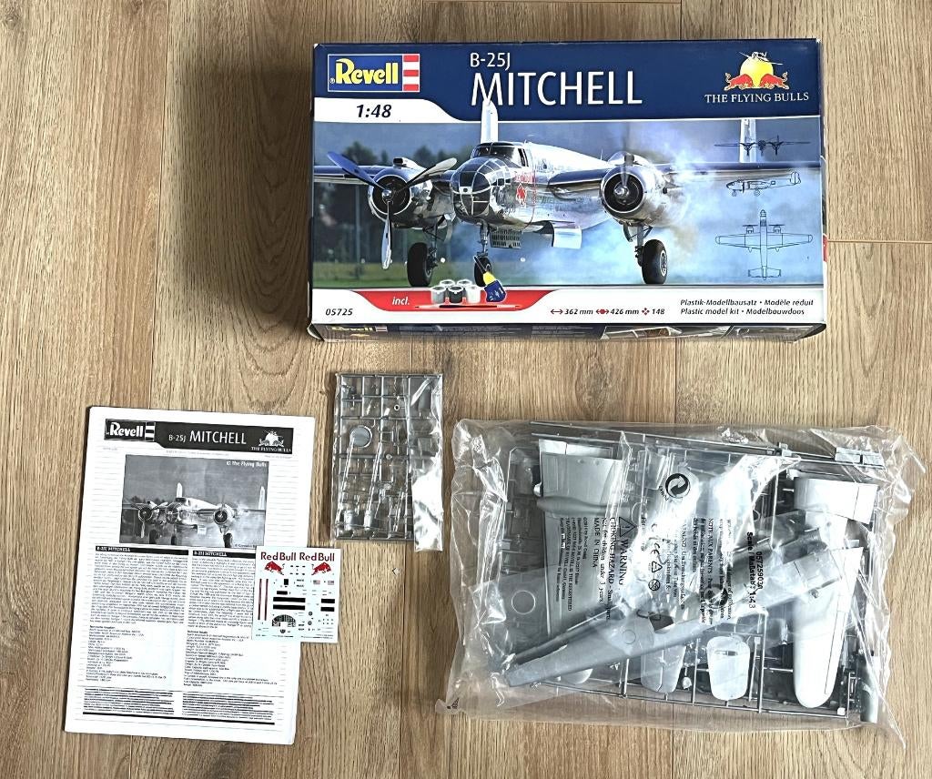 Modelbouwdozen B-25, Ophalen, Revell, Zo goed als nieuw, Groter dan 1:72