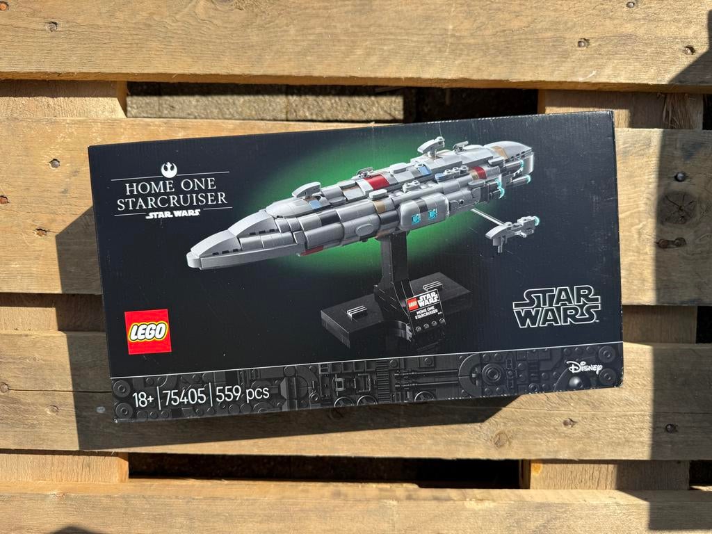 Diverse LEGO sets: Star Wars Home One & Wildflower Bouquet, Lego.com/contact, Lego, Star Wars, Lego
