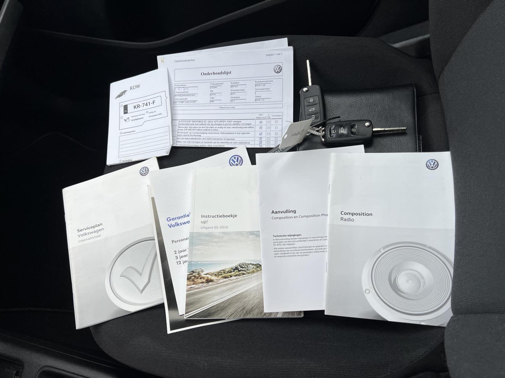 Foto 11 van Volkswagen Up! 1.0 5DRS 2016 Wit | Airco |