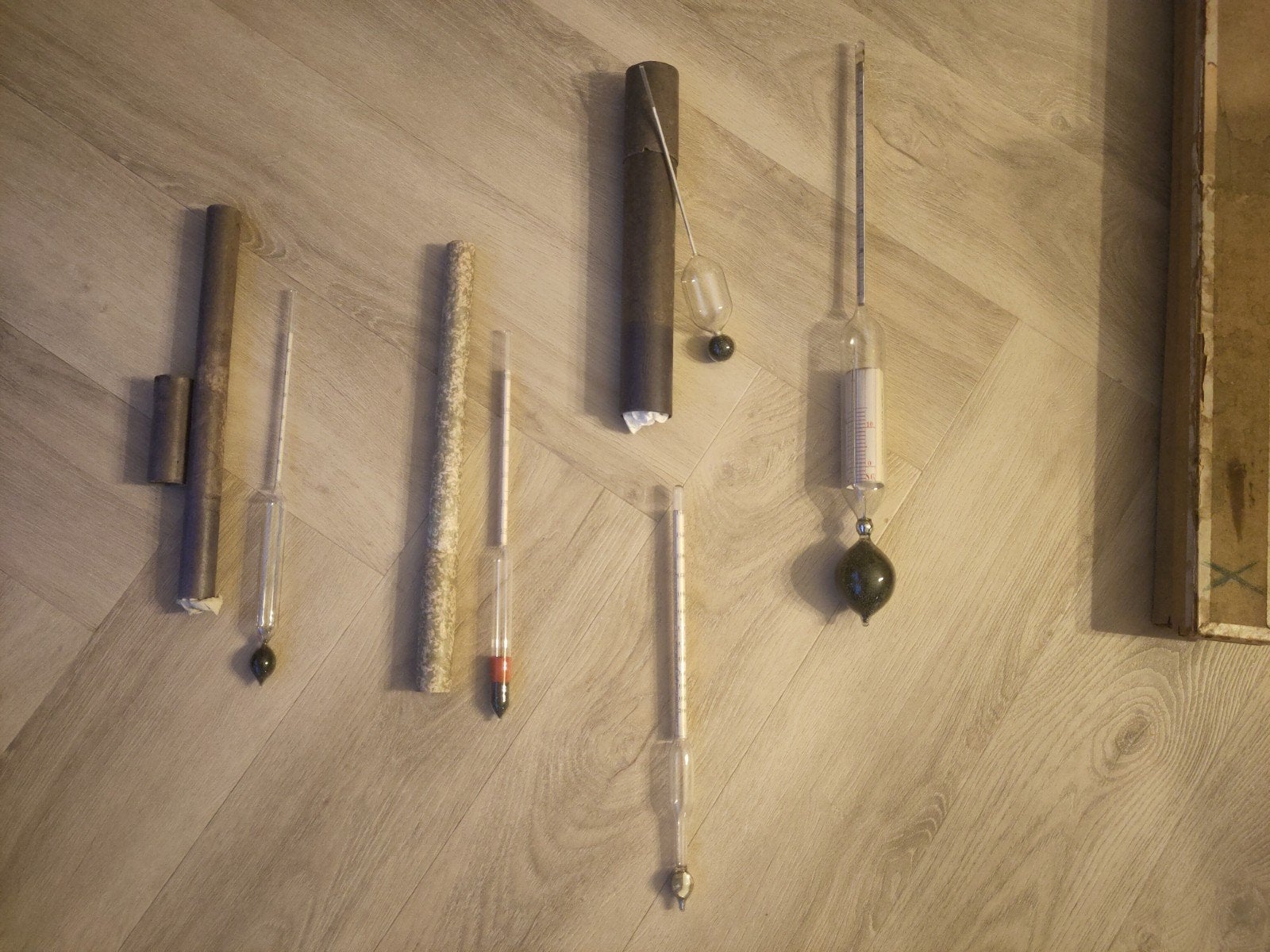 Antieke hydrometers uit gasfabriek, Ophalen