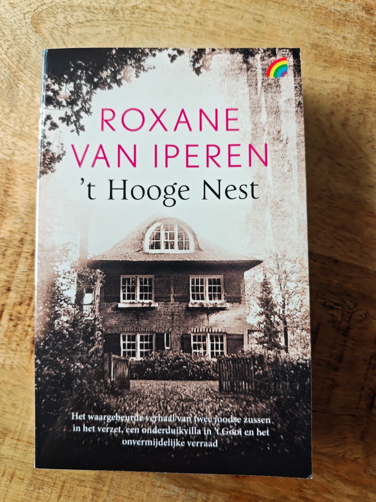 Roxane van Iperen - 't Hooge Nest (Paperback), Ophalen of Verzenden, Zo goed als nieuw, Roxane van Iperen, Nederland
