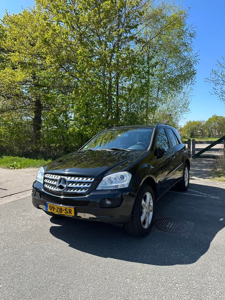 Mercedes-Benz M-Klasse 3.0 CDI Ml320 4MATIC AUT 2007 Zwart, Auto's, Mercedes-Benz, Automaat, Zwart, 255 €/maand, Leder en Stof