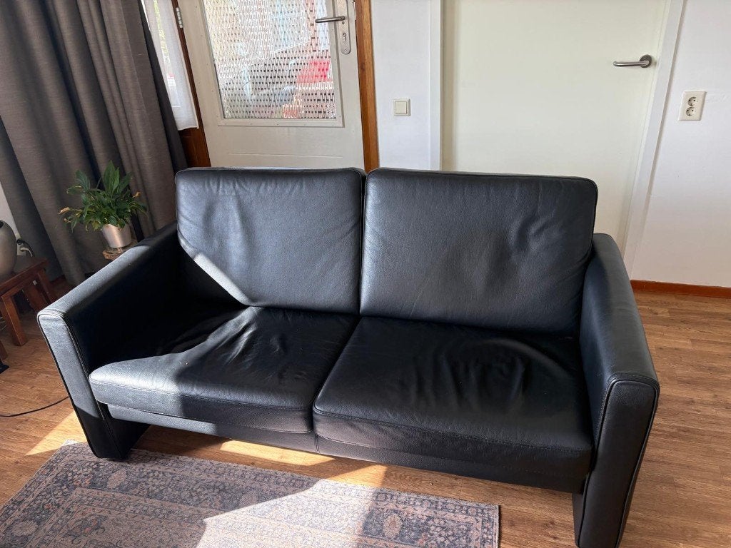 Twee mooie zwarte leren banken, Ophalen, Gebruikt, 150 tot 200 cm, Tweepersoons