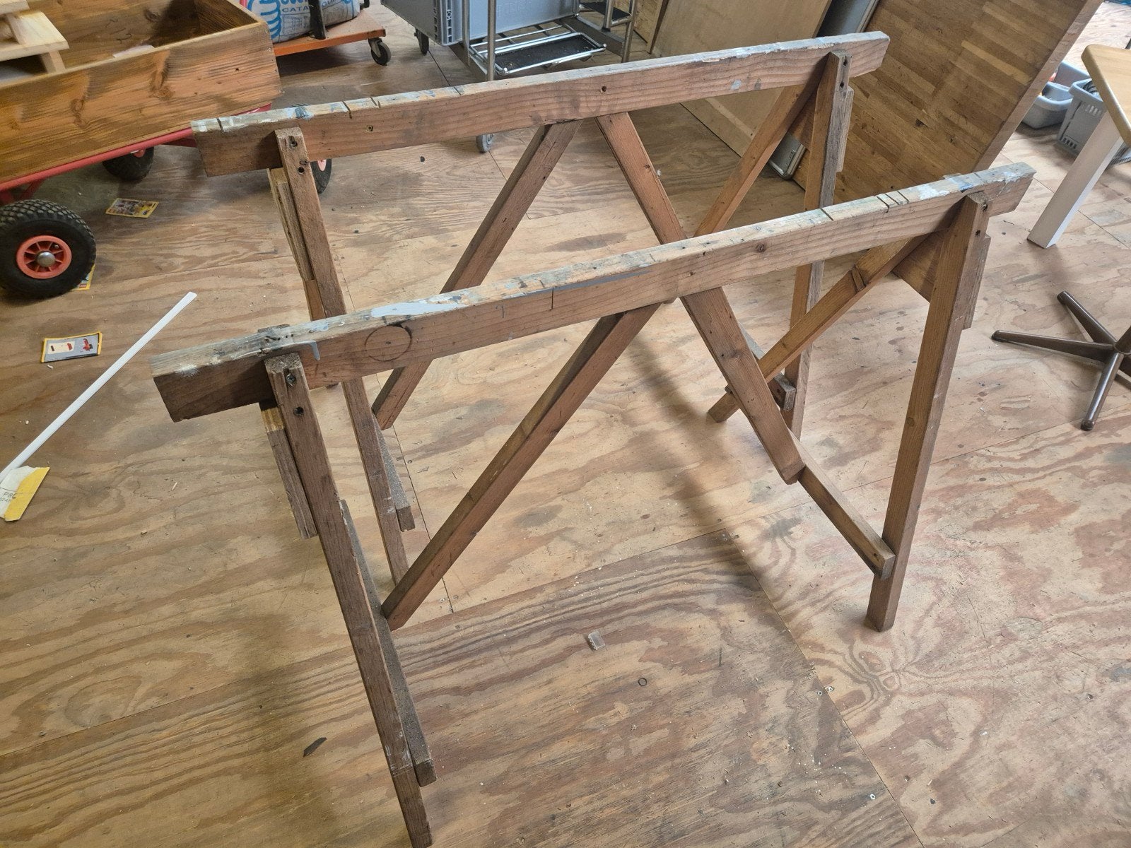 2x grote schraag hout, Ophalen, Gebruikt