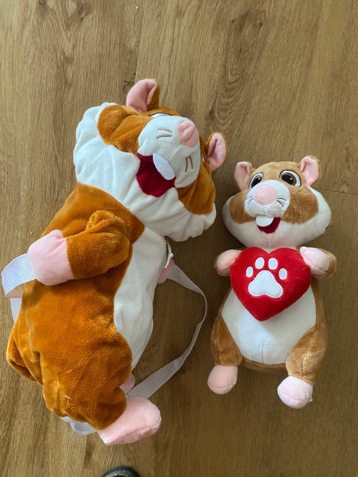 AH hamster knuffel met piepje en rugzakje zgan, Ophalen of Verzenden, Zo goed als nieuw, Overige typen