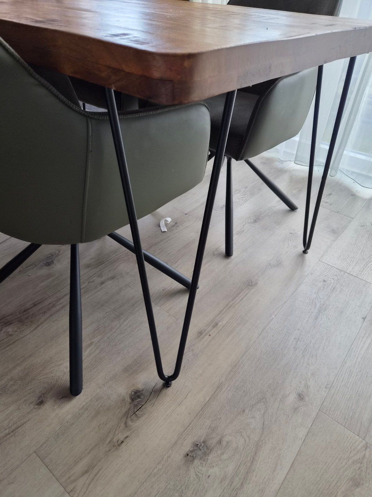Robuuste eettafel met metalen poten, Overige houtsoorten, Gebruikt, 100 tot 150 cm, Industrieel, Modern