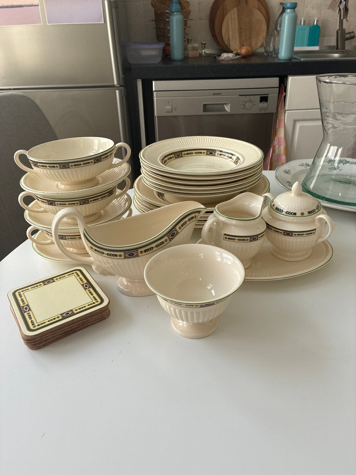 Uitgebreid Wedgwood Queen's Ware Carlton servies, Ophalen of Verzenden, Zo goed als nieuw, Wedgwood, Compleet servies