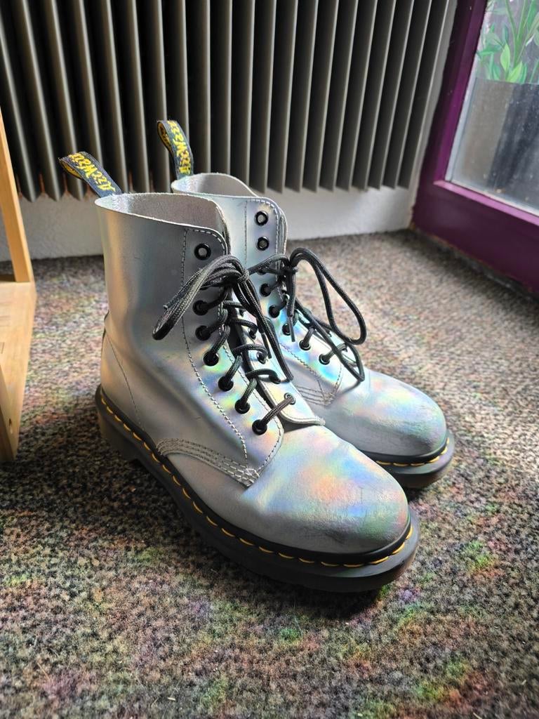 Dr. Martens Holografisch Zilver Leer Maat 41 Gedragen, Kleding | Dames, Schoenen, Ophalen of Verzenden