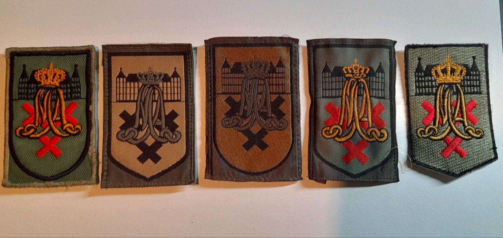 5 verschillende mouwemblemen KMA, Ophalen of Verzenden, Landmacht, Nederland, Embleem of Badge