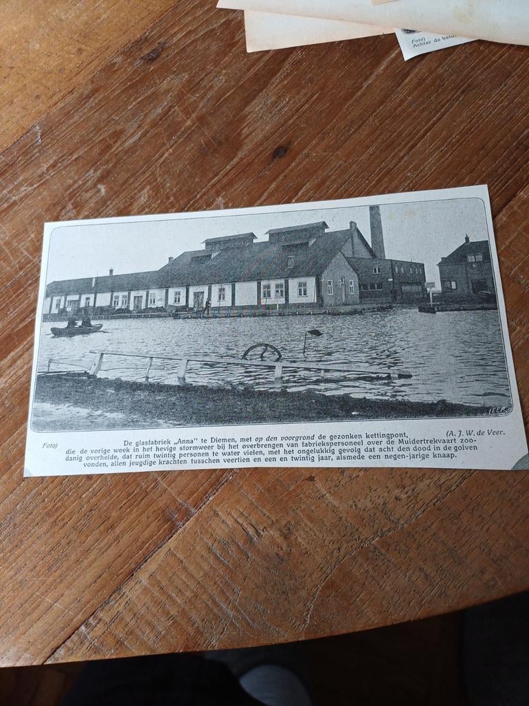 Knipsel gezonken kettingpont bij glasfabriek Anna Diemen, Ophalen of Verzenden, Voor 1920, Knipsel(s)