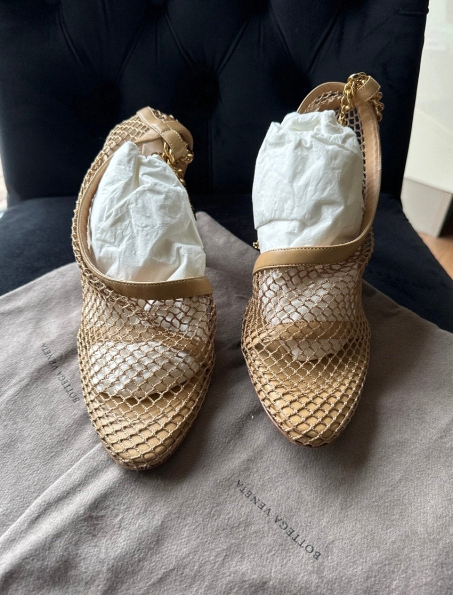 Bottega Veneta Stretch Sandalen met Ketting - Maat 39.5, Ophalen of Verzenden, Zo goed als nieuw, Beige, Sandalen of Muiltjes