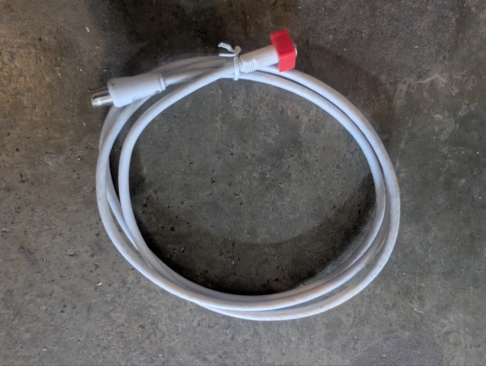 Coax Kabel voor Ziggo / TV – F-Connector naar TV-Plug, Ophalen of Verzenden, Minder dan 2 meter, Coaxiale kabel