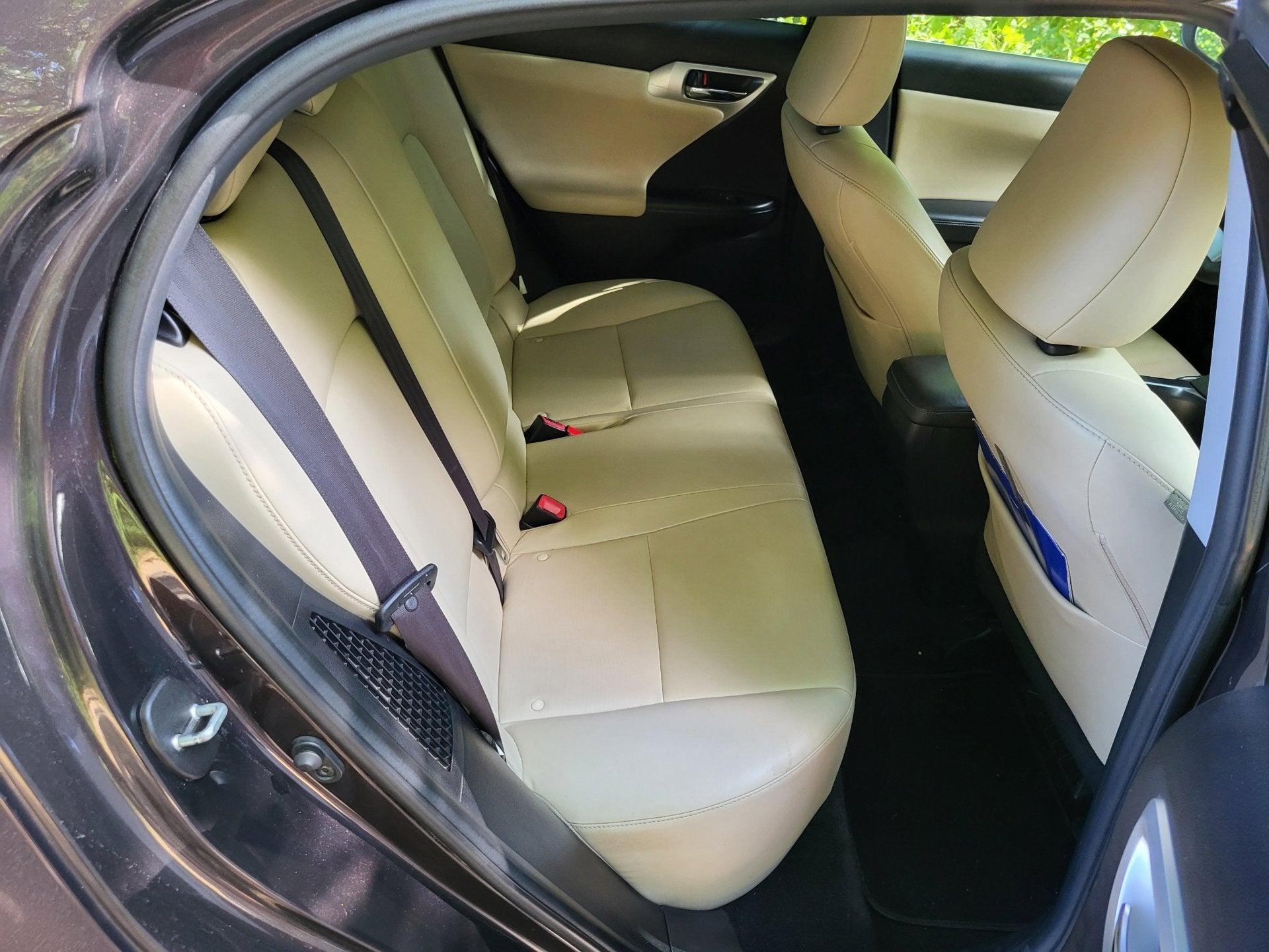 Lexus CT 200h Hybride 136 ch • Boîte auto • Cuir beige • GPS • Caméra de recul • Keyless
