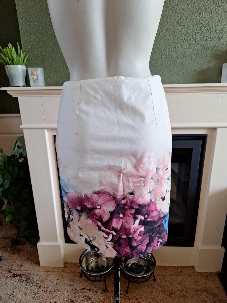 Karen Millen prachtige bloemen rok mt S 36 8 rokje, Karen Millen, Zo goed als nieuw, Knielengte, Maat 36 (S)