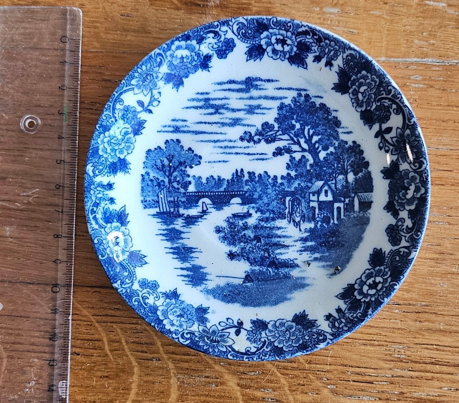 Klein blauw-wit bordje met landschap, rond 13 cm, Antiek en Kunst, Ophalen of Verzenden