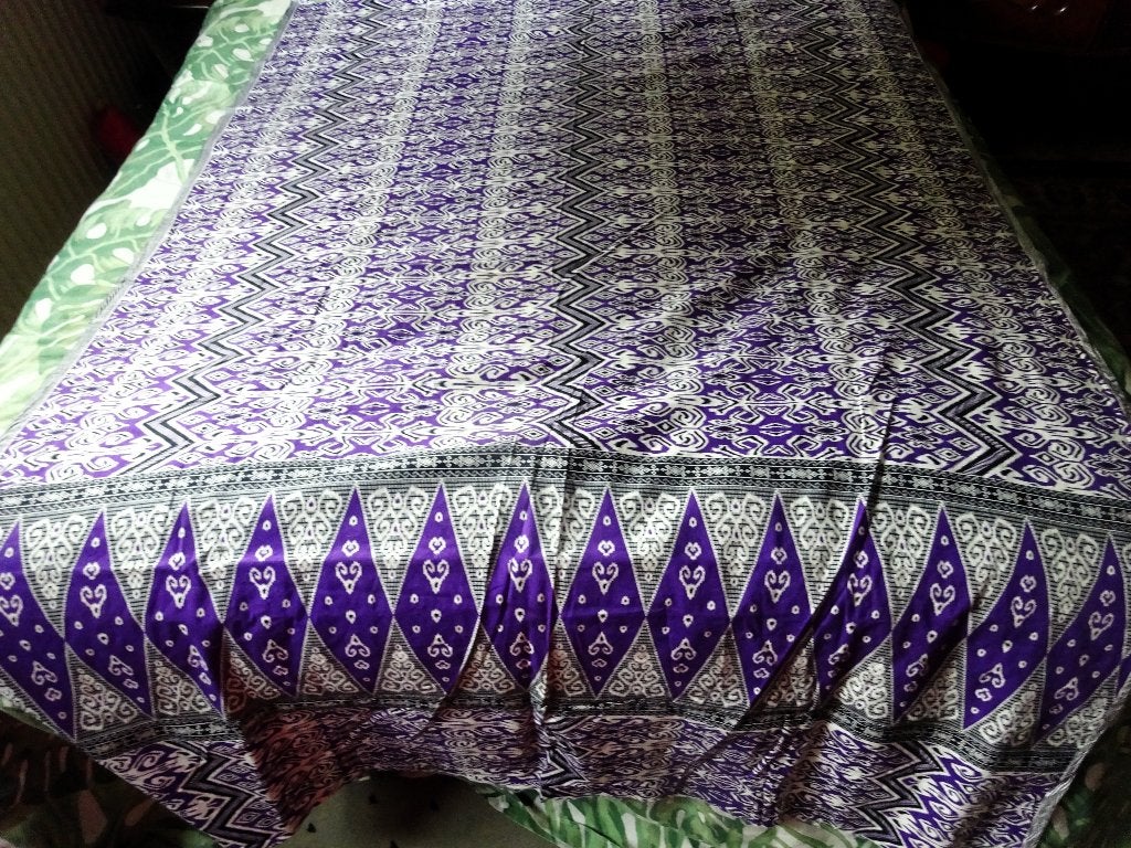 Lapje batik style geometrisch patroon in paars, wit en zwart, Gebruikt, Verzenden, Paars, 30 tot 120 cm