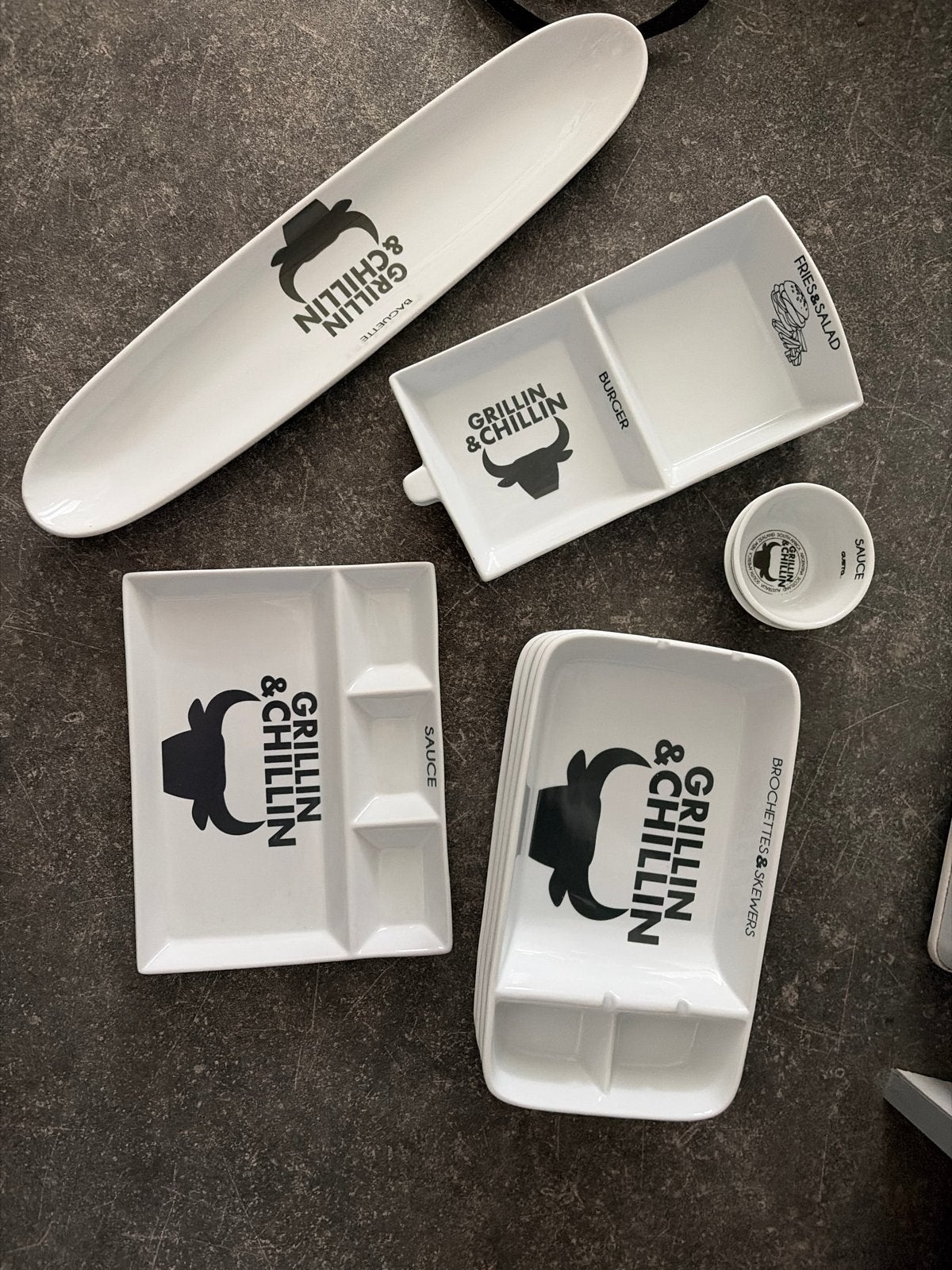Grillin & Chillin servies: borden, schalen en sausbakjes, Ophalen, Keramiek, Zo goed als nieuw, Effen